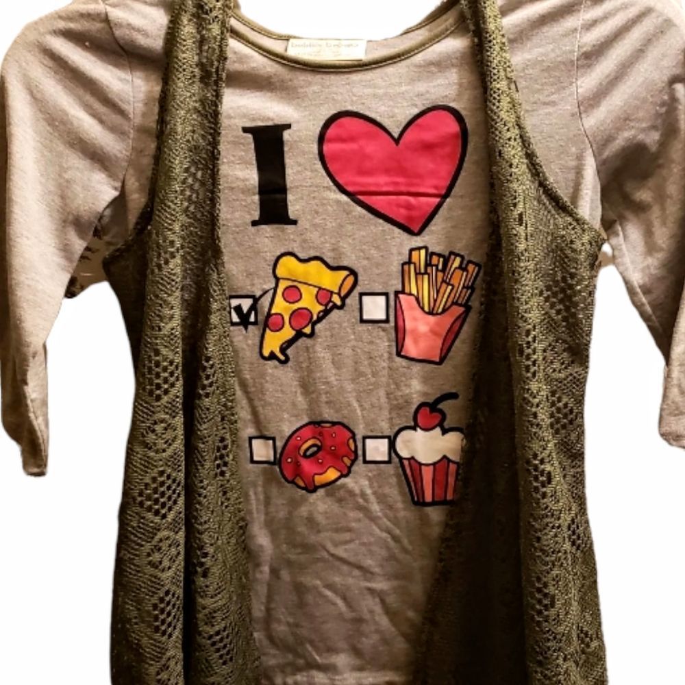 Girls Bobbie Brooks Quarter Long Sleeve I ❤️ Pizza Shirt In A Size 10/12